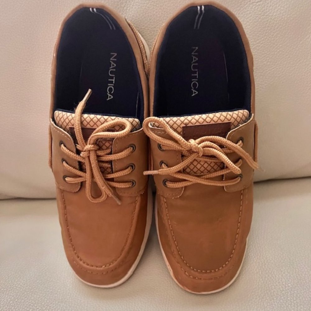 Boys shoes